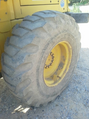 รถตัก KOMATSU  WA - 100.    สนใจติดต่อ  081 - 6079515