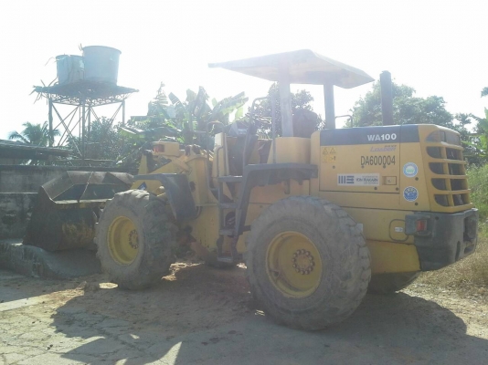 รถตัก KOMATSU  WA - 100.    สนใจติดต่อ  081 - 6079515
