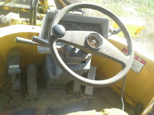 รถตัก KOMATSU  WA - 100.    สนใจติดต่อ  081 - 6079515