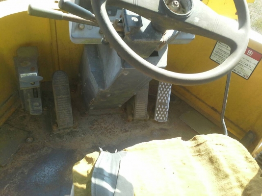 รถตัก KOMATSU  WA - 100.    สนใจติดต่อ  081 - 6079515