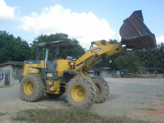 รถตัก KOMATSU  WA - 100.    สนใจติดต่อ  081 - 6079515