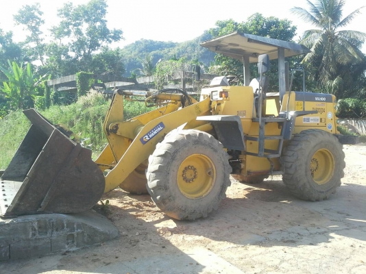 รถตัก KOMATSU  WA - 100.    สนใจติดต่อ  081 - 6079515