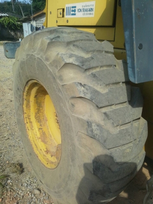 รถตัก KOMATSU  WA - 100.    สนใจติดต่อ  081 - 6079515