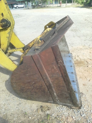 รถตัก KOMATSU  WA - 100.    สนใจติดต่อ  081 - 6079515