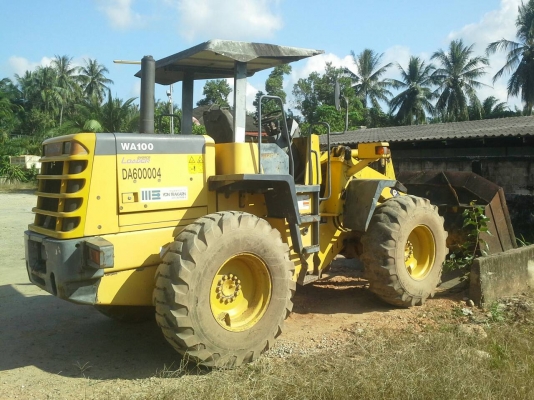 รถตัก KOMATSU  WA - 100.    สนใจติดต่อ  081 - 6079515