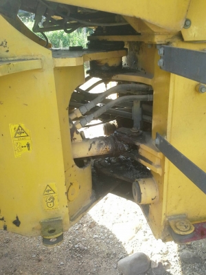 รถตัก KOMATSU  WA - 100.    สนใจติดต่อ  081 - 6079515