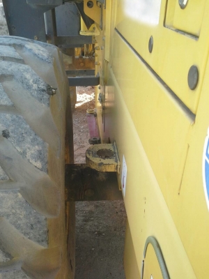 รถตัก KOMATSU  WA - 100.    สนใจติดต่อ  081 - 6079515