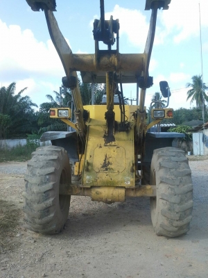 รถตัก KOMATSU  WA - 100.    สนใจติดต่อ  081 - 6079515