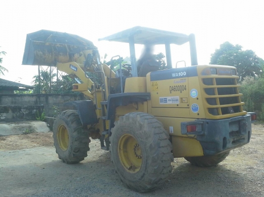 รถตัก KOMATSU  WA - 100.    สนใจติดต่อ  081 - 6079515