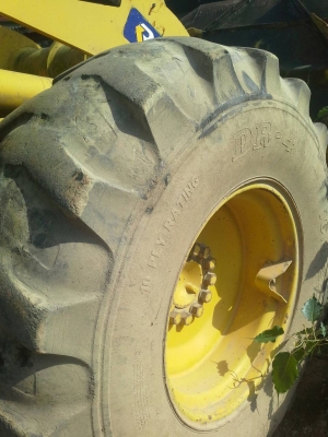 รถตัก KOMATSU  WA - 100.    สนใจติดต่อ  081 - 6079515