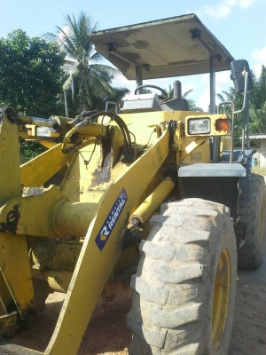 รถตัก KOMATSU  WA - 100.    สนใจติดต่อ  081 - 6079515