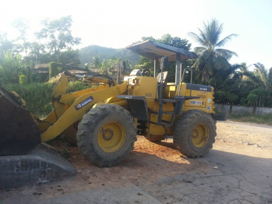 รถตัก KOMATSU  WA - 100.    สนใจติดต่อ  081 - 6079515