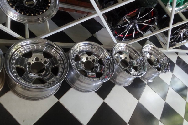 16x8 ET0  ชุดละ14000บาท (รวมส่ง) สเปคนี้รถตู้ใส่ได้