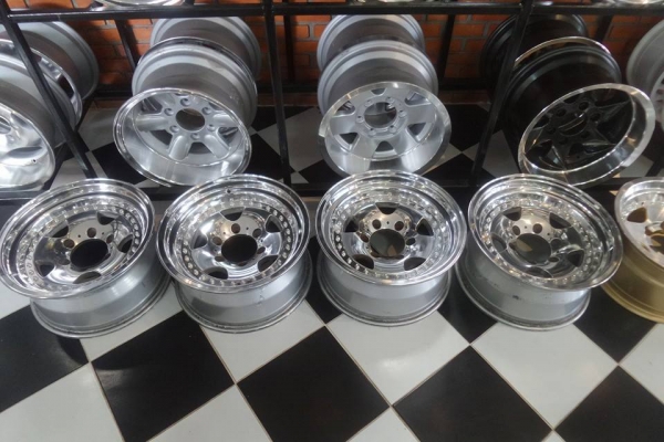 16x8 ET0  ชุดละ14000บาท (รวมส่ง) สเปคนี้รถตู้ใส่ได้