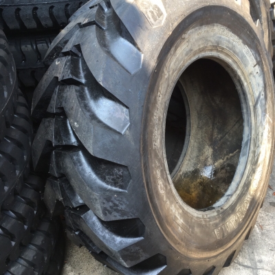 ยางรถตัก (ยางหล่อ) 16.9 ขอบ 24 สภาพสวยครับ ยางรถตัก (ยางหล่อ) 16.9 ขอบ 24 สภาพสวยครับ