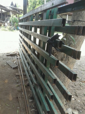 ขายแผงข้าง(เหล็ก)กระบะรถบรรทุก 6 ล้อ ราคาถูก พร้อมเหล็กฉากข้างละ4 ตัว