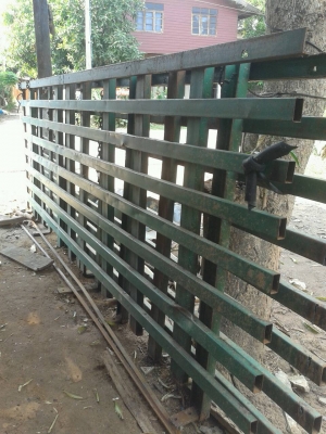 ขายแผงข้าง(เหล็ก)กระบะรถบรรทุก 6 ล้อ ราคาถูก พร้อมเหล็กฉากข้างละ4 ตัว