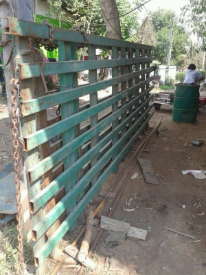 ขายแผงข้าง(เหล็ก)กระบะรถบรรทุก 6 ล้อ ราคาถูก พร้อมเหล็กฉากข้างละ4 ตัว