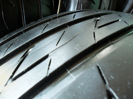 ยางขอบ16  บริดสโตน205-55-R16ลงพื้นปี14 (4เส้น3,200)