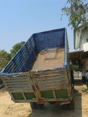 ขาย 6 ล้อหัวยาวดั้มๆๆ ราคาถูกกระบะคอกเกษตรใหญ่กระบะยาว 4.70 กระบะเหล็กทั้งใบ เครื่อง 6BB 145 แรงพวงมาลัยพาวเวอรํ ยางดีทั้ง 6 เส้น เหมาะสำหรับบรรทุกอ้อย บรรทุกมัน บรรทุกข้าวเปลือก