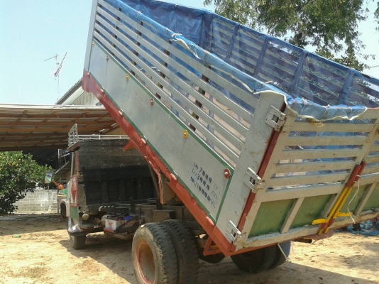 ขาย 6 ล้อหัวยาวดั้มๆๆ ราคาถูกกระบะคอกเกษตรใหญ่กระบะยาว 4.70 กระบะเหล็กทั้งใบ เครื่อง 6BB 145 แรงพวงมาลัยพาวเวอรํ ยางดีทั้ง 6 เส้น เหมาะสำหรับบรรทุกอ้อย บรรทุกมัน บรรทุกข้าวเปลือก