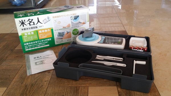 นำเข้าจากญี่ปุ่น เครื่องวัดความชื้นข้าว เป็นสินค้ามือ 1  ใช้ถ่าน ขนาด AA จำนวน 4 ก้อน แถมเครื่องกระเทาะเปลือก 1 เครื่อง