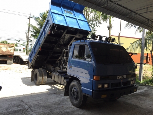 รถอีซูซู 6 ล้อดั้ม NPR 115 แรงม้า. ปี 37.  ( มีขาย 2 คัน. )    สนใจติดต่อ  081 - 6079515