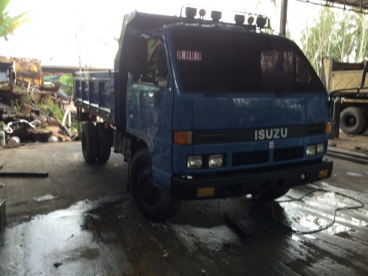 รถอีซูซู 6 ล้อดั้ม NPR 115 แรงม้า. ปี 37.  ( มีขาย 2 คัน. )    สนใจติดต่อ  081 - 6079515