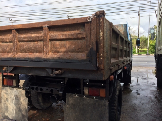 รถอีซูซู 6 ล้อดั้ม NPR 115 แรงม้า. ปี 37.  ( มีขาย 2 คัน. )    สนใจติดต่อ  081 - 6079515