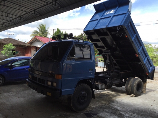 รถอีซูซู 6 ล้อดั้ม NPR 115 แรงม้า. ปี 37.  ( มีขาย 2 คัน. )    สนใจติดต่อ  081 - 6079515