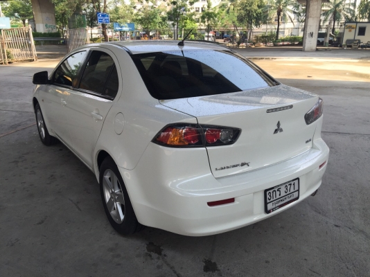 2010 MITSUBISHI LANCER 1.8GLS สีขาว 2010 MITSUBISHI LANCER 1.8GLS สีขาว