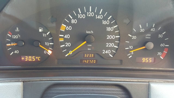 1997 BENZ E230 สีบรอนซ์ W210 รถสวย เครื่องดี สภาพพร้อมใช้ 1997 BENZ E230 สีบรอนซ์ W210 รถสวย เครื่องดี สภาพพร้อมใช้