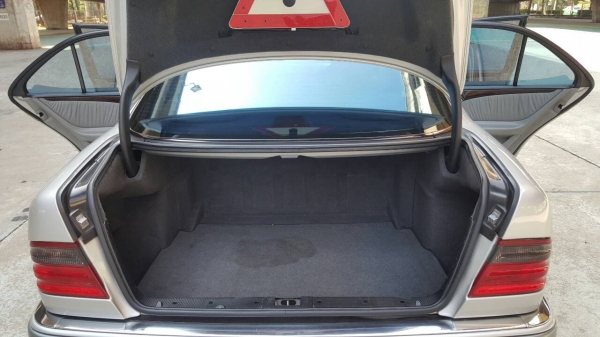 1997 BENZ E230 สีบรอนซ์ W210 รถสวย เครื่องดี สภาพพร้อมใช้ 1997 BENZ E230 สีบรอนซ์ W210 รถสวย เครื่องดี สภาพพร้อมใช้