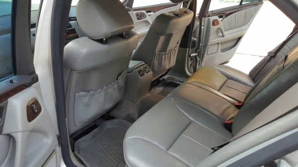 1997 BENZ E230 สีบรอนซ์ W210 รถสวย เครื่องดี สภาพพร้อมใช้ 1997 BENZ E230 สีบรอนซ์ W210 รถสวย เครื่องดี สภาพพร้อมใช้