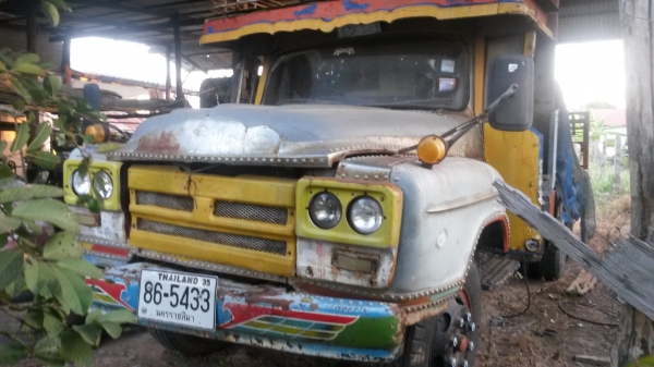 ขายรถเกี่ยวข้าว1คัน+รถเทลเลอร์1 คัน ใช้งานนาปี เจ้าของขายเอง