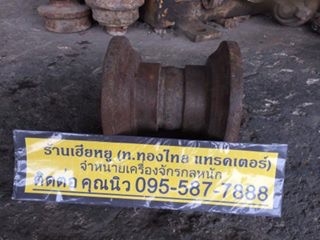 โรลเลอร์ KOMATSU PC20 PC30 เก่านอกญี่ปุ่นไม่เคยใช้งานในไทย โรลเลอร์ KOMATSU PC20 PC30 เก่านอกญี่ปุ่นไม่เคยใช้งานในไทย