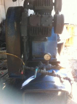 ต้องการขายเครื่องปั้มลมตัวให่ญเครื่อง15แรงสนใจติดต่อด่วน ต้องการขายเครื่องปั้มลมตัวให่ญเครื่อง15แรงสนใจติดต่อด่วน