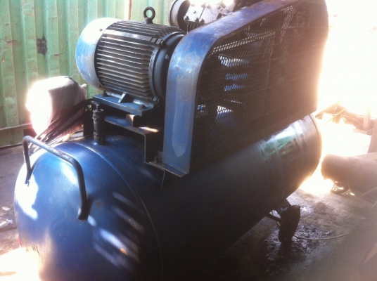 ต้องการขายเครื่องปั้มลมตัวให่ญเครื่อง15แรงสนใจติดต่อด่วน ต้องการขายเครื่องปั้มลมตัวให่ญเครื่อง15แรงสนใจติดต่อด่วน