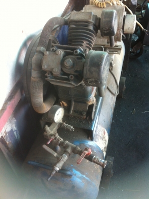 ขายเครื่องปั้มลมตัวเล็กเครื่อง3แรงสนใจติดต่อด่วน