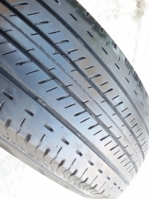 ขายยาง195R15 ปี 13  BRIDGESTONE R611  4 เส้น
