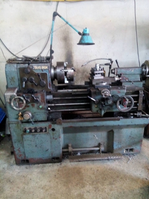 ขายเครื่องกลึงแยมyang iron4.5ฟุต4เพลาเด้งมีเบรคพร้อมใช้ให้อุปกรณ์ตามรูปราคาถูก