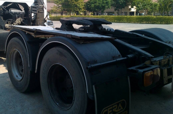 สิบล้อ1เพา หัวลาก VOLVO 320เพาเดียว ปี45 พร้อมห่างพื้นเรียบ 3คาน สภาพดีสวยพร้อมใช้ ทะเบียนพร้อมโอน