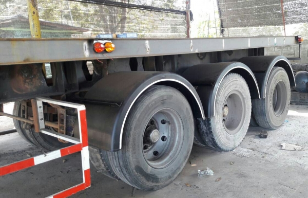 สิบล้อ1เพา หัวลาก VOLVO 320เพาเดียว ปี45 พร้อมห่างพื้นเรียบ 3คาน สภาพดีสวยพร้อมใช้ ทะเบียนพร้อมโอน