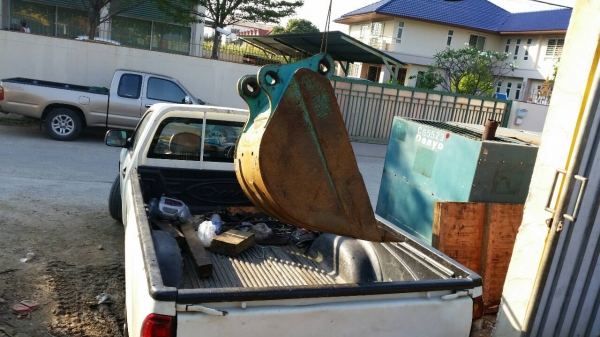 ส่งไปกับ หจก ด่วนหนองคายนะครับ สำหรับบุ้งกี๋ ขุดวางท่อ เก่าญี่ปุ่น สภาพสวย