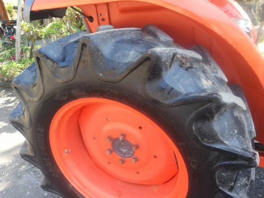 คูโบต้า L4708 4 WD พร้อมใบมีดตราช้าง