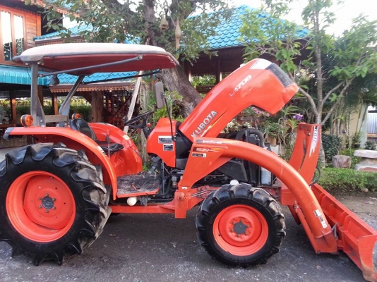 คูโบต้า L4708 4 WD พร้อมใบมีดตราช้าง