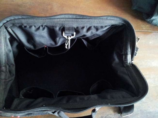 ขายกระเป๋าสำหรับใส่เครื่องมือ ตามสภาพ