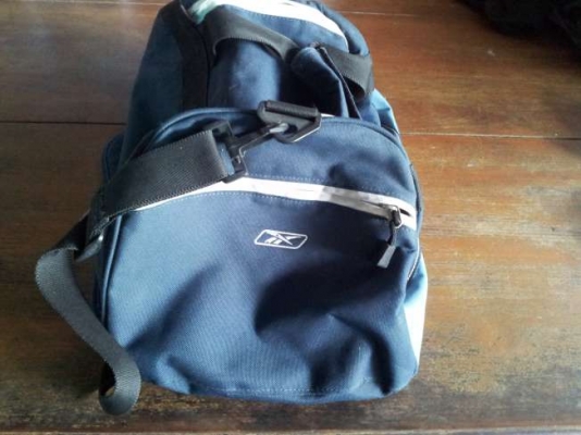 ขายกระเป๋า Reebok  แท้ มือสอง