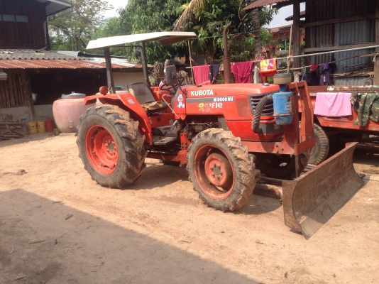 ขายรถไถ KUBOTA M5000 เครื่องดี สภาพสวยเดิมๆ ( ราคา 328,000 บาท ) (มีภาพวีดีโอ) พร้อมอุปกรณ์ 2 รายการ