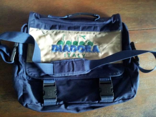 ขายกระเป๋าใส่เอกสาร diadora แท้